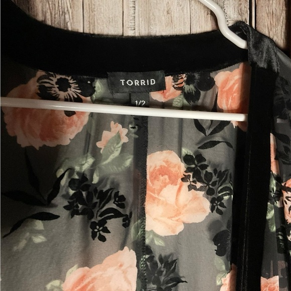 Torrid black/peach floral duster - 1/2 - Picture 2 of 4